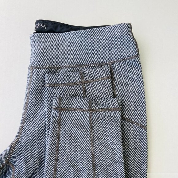 ✨2/$20✨ Ideology Print Grey Leggings Medium - Picture 7 of 8